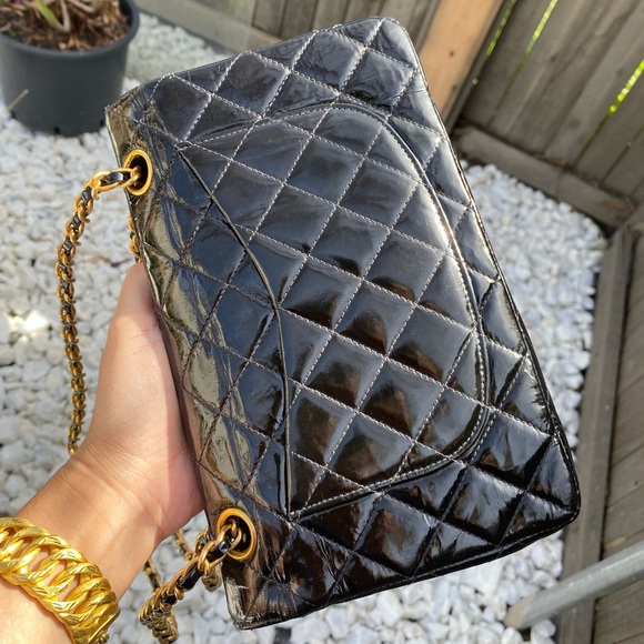 ⭐️BEAUTIFUL⭐️ CHANEL CLASSIC FLAP BAG MEDIUM 9 INCHES🔥 100% Authentic patent - Picture 7 of 17